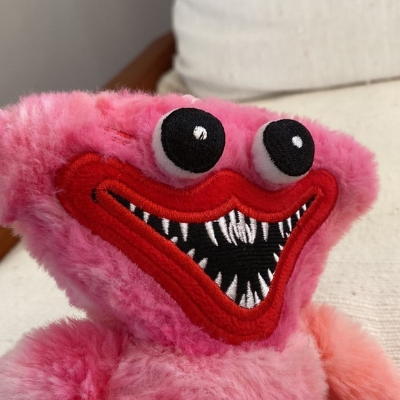 17" Huggy Wuggy Poppy Playtime Kissy Missy Scary Pink Hanging Suction Cup Plush - Picture 5 of 8